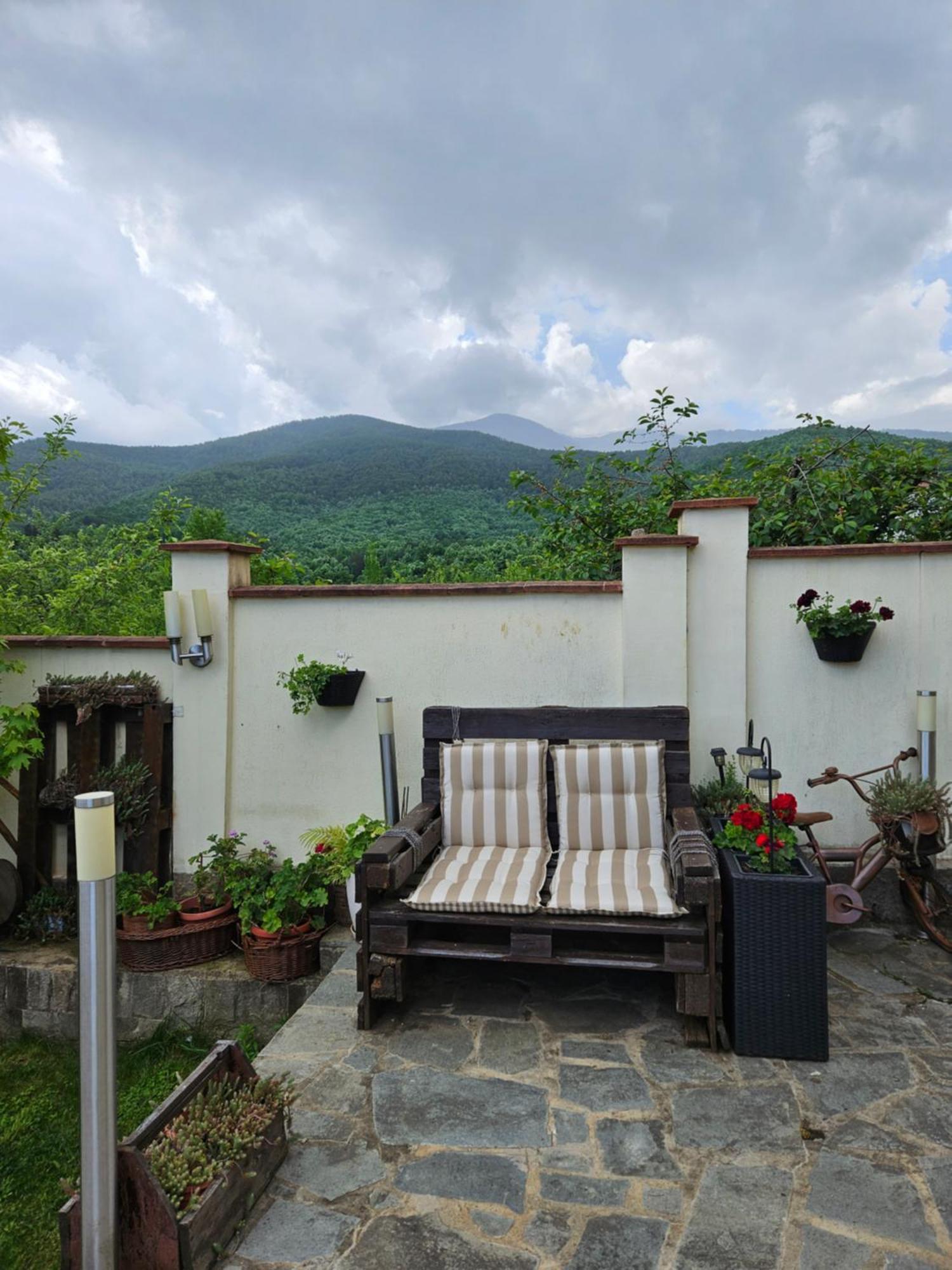 Family Hotel Komhotel Berkovitsa Extérieur photo