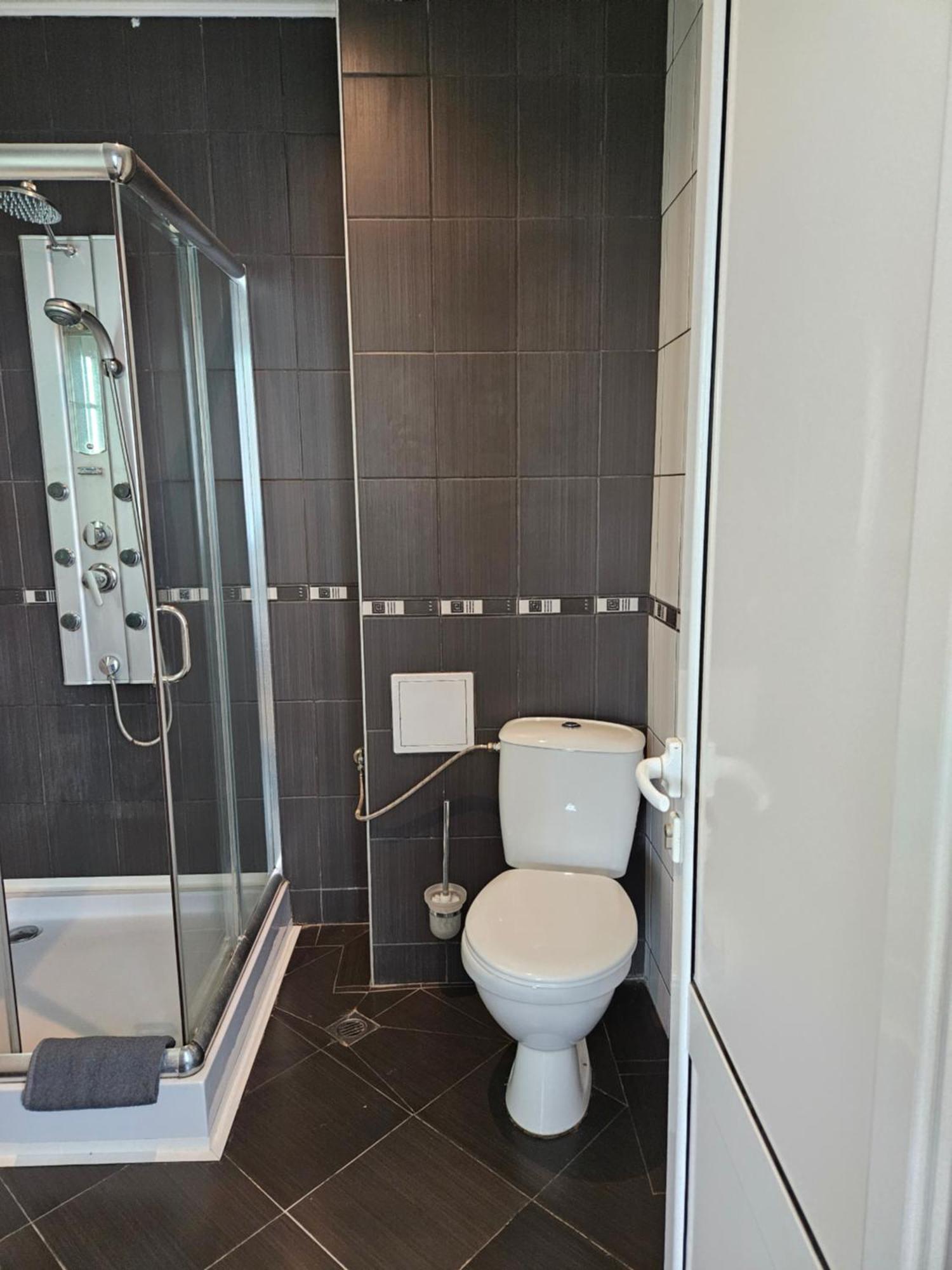 Family Hotel Komhotel Berkovitsa Extérieur photo