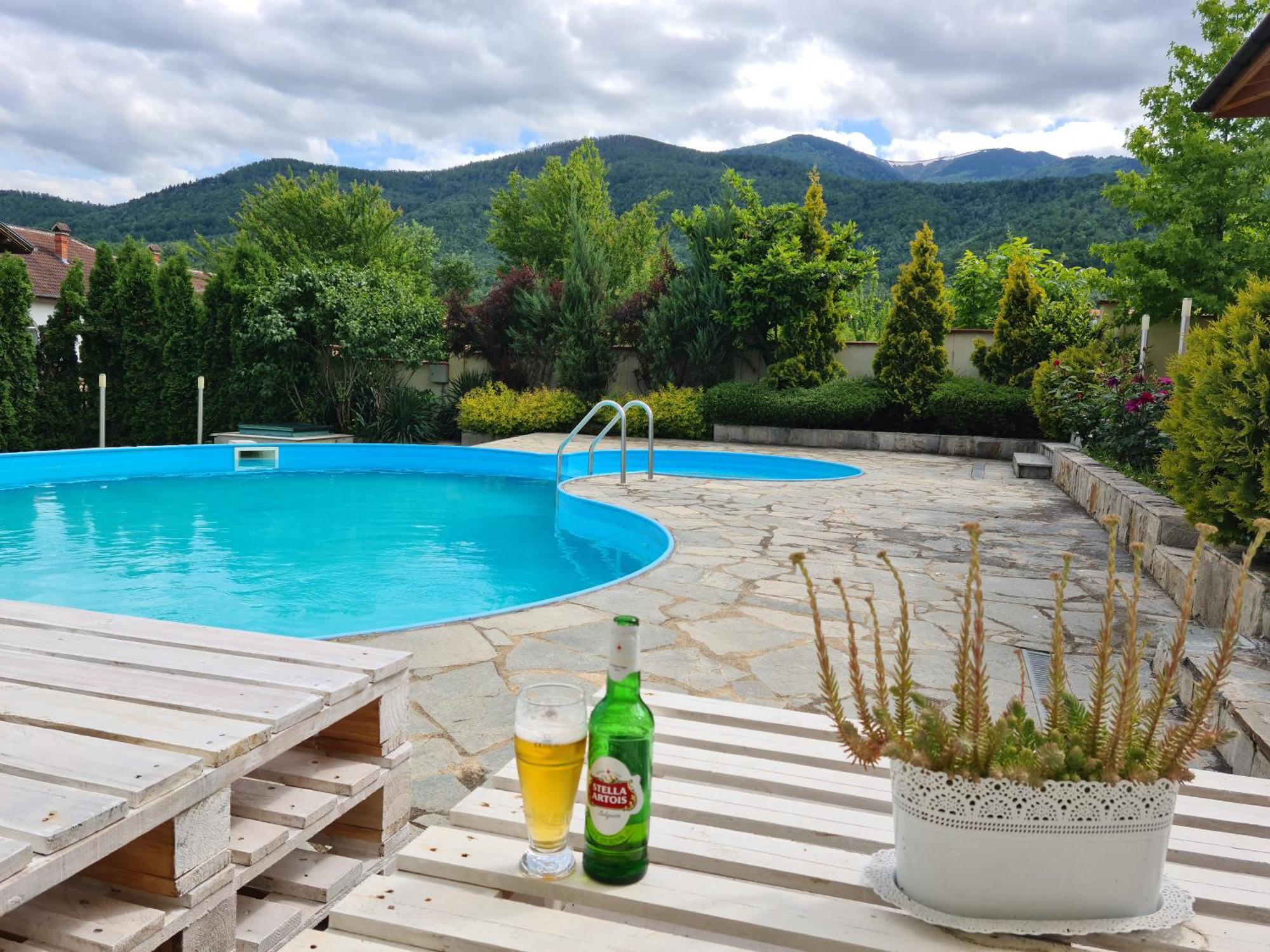 Family Hotel Komhotel Berkovitsa Extérieur photo