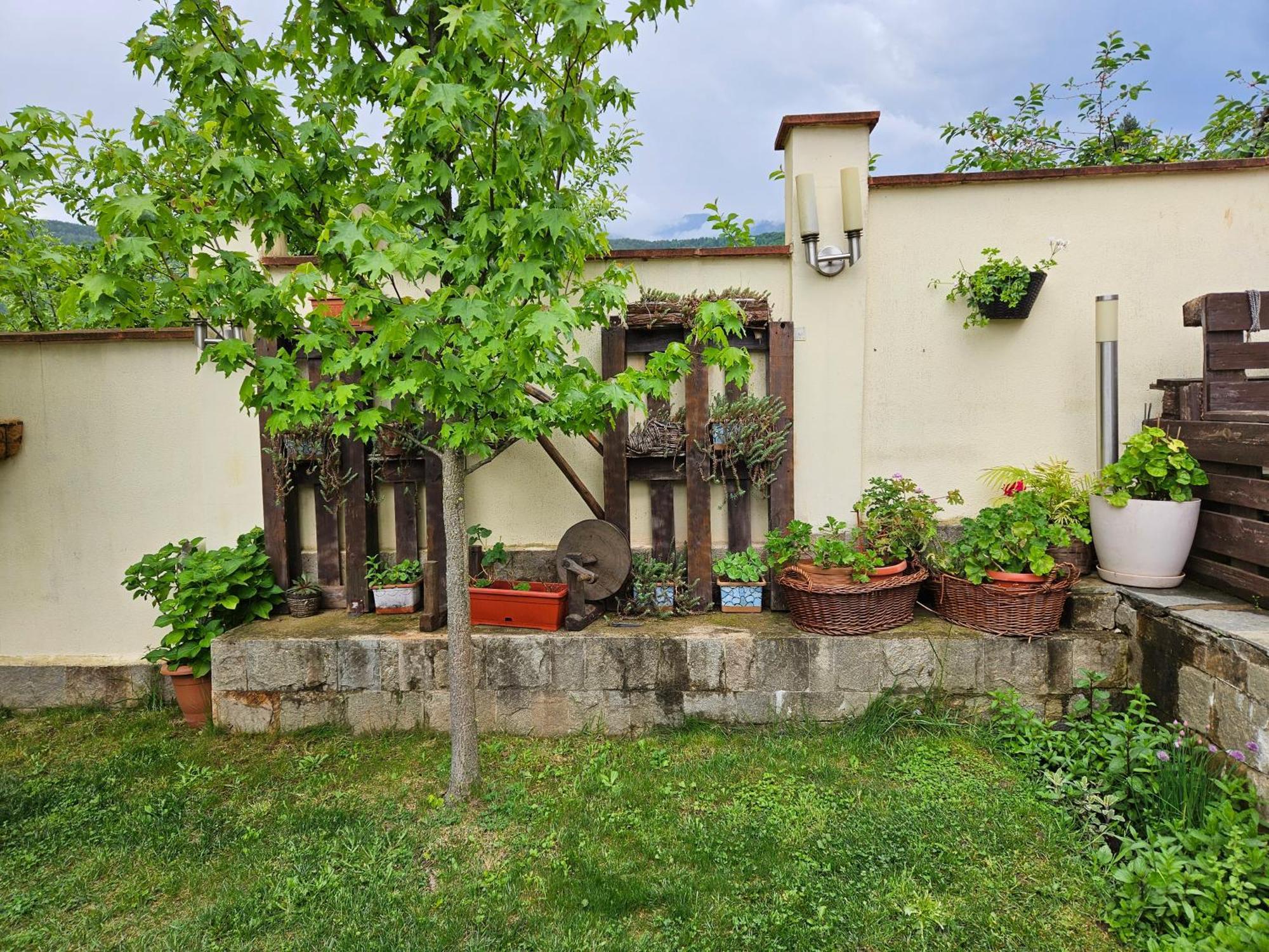 Family Hotel Komhotel Berkovitsa Extérieur photo